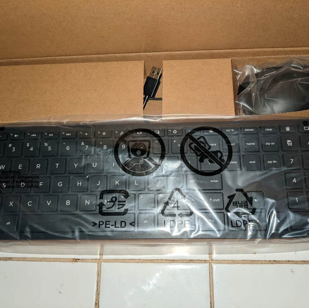 NIB COMPUTER KEYBOARD AND MOUSE SET